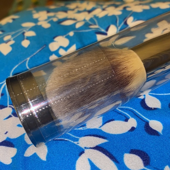 It Cosmetics Heavenly Luxe powder brush - Picture 3 of 4